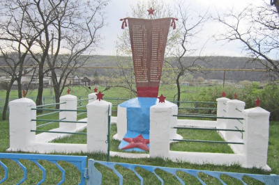 Общественная палата Волоконовского района помогла привести в порядок воинские мемориалы