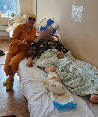 Член Общественной палаты Елена Гредюшкова навестила раненого бойца из Курска